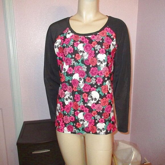 Torrid Floral Skull Swim Top Size 1X Rash Guard T-Shirt Whimsigoth Rockabilly - Picture 1 of 9